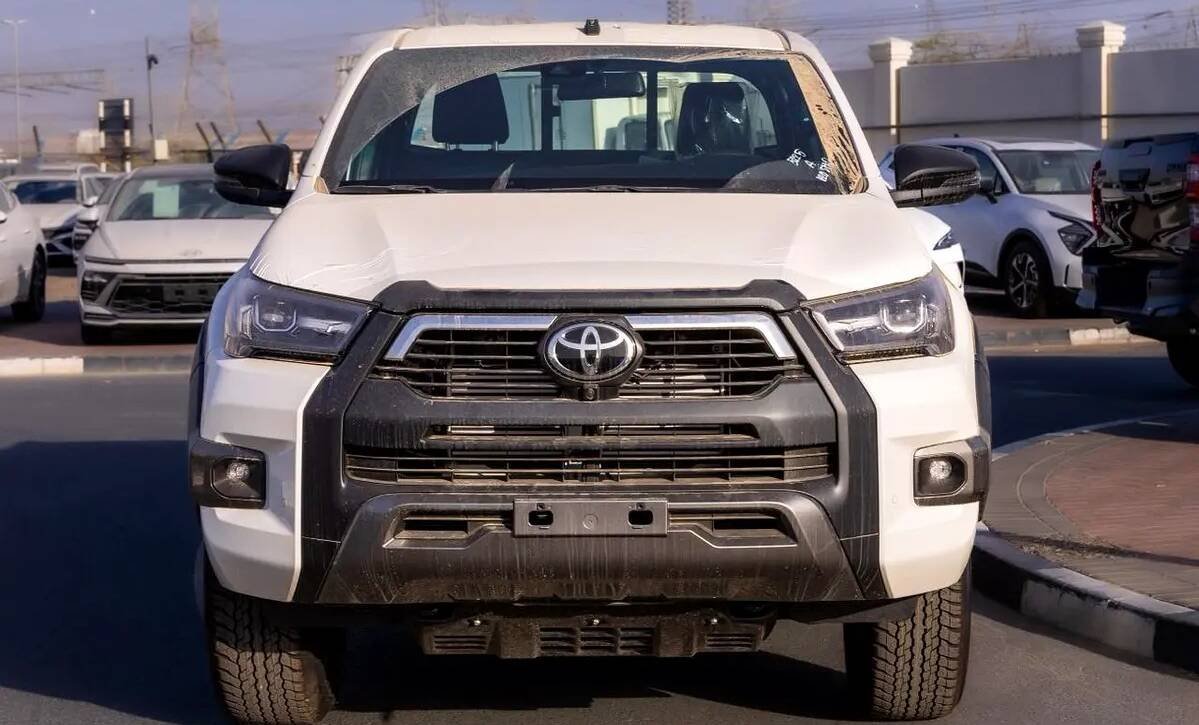 Toyota Hilux Adventure SR5 AT – 2026 (Omani Specs)